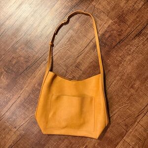 Elegant Tan Leather Shoulder Bag